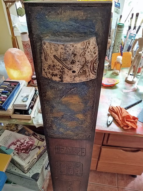 Large Totem – sculpture in the studio